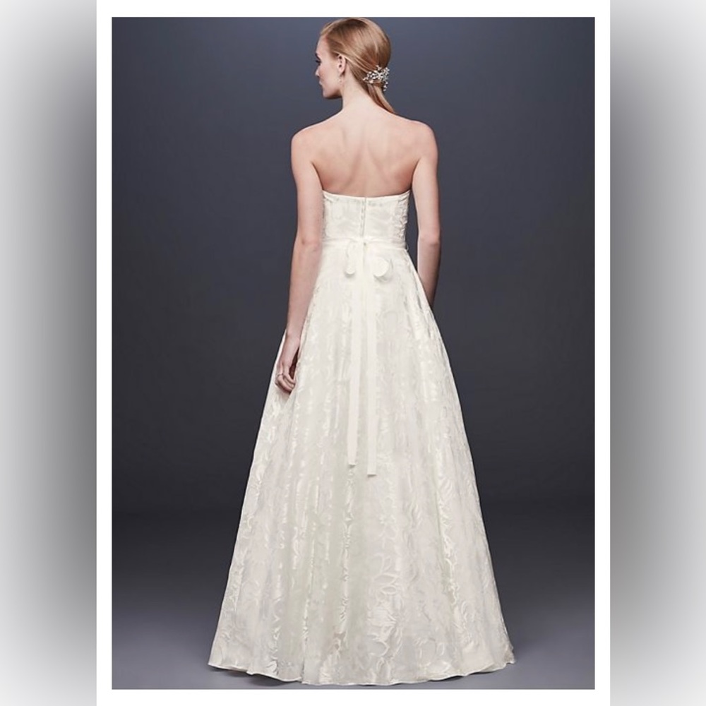 DAVID'S BRIDAL COLLECTION floral printed organza a-line wedding dress - Picture 2 of 5
